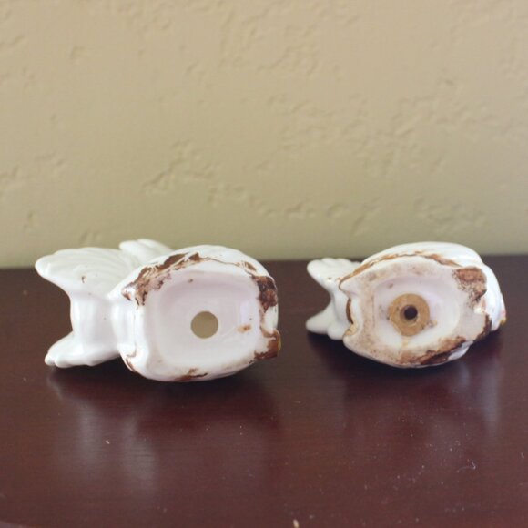 Vintage White Porcelain Hen and Rooster Salt & Pepper Shakers - Picture 6 of 14